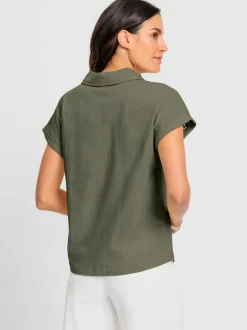 T-shirt en V avec dentelle sur col chemise