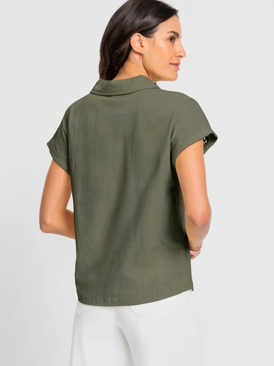T-shirt en V avec dentelle sur col chemise