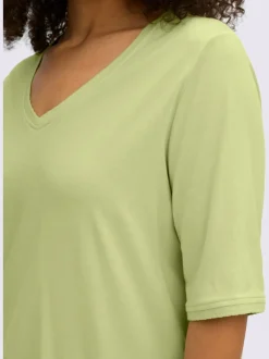 T-shirt en v encolure en v affinante