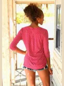 T-shirt à manches 3/4 avec col en V et boutons brillants