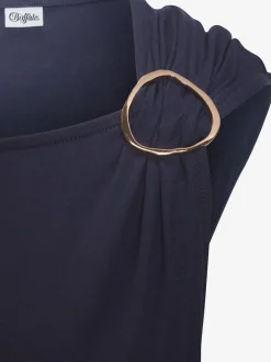T-shirt à manches courtes avec boucle décorative dorée sur l'épaule