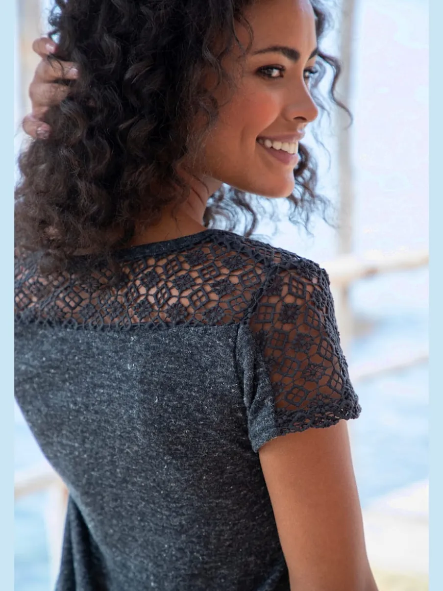 T-shirt à manches courtes avec dentelle crochetée encolure et manches