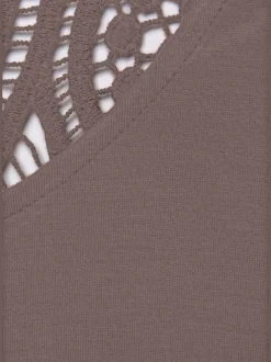 T-shirt à manches courtes avec empiècement en crochet au dos