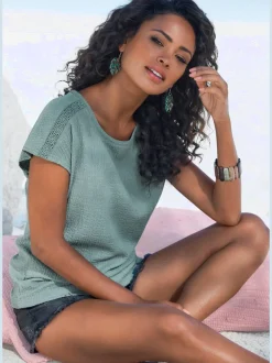T-shirt à manches courtes avec empiècement crochet aux épaules