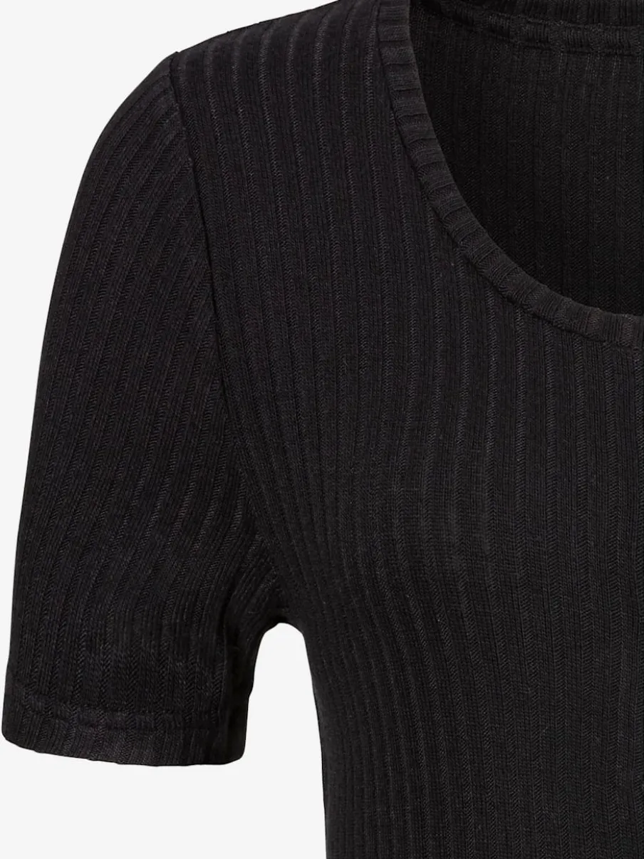 T-shirt à manches courtes avec patte de boutonnage et boutons imitation corne