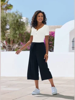 T-shirt à manches courtes avec patte de boutonnage et boutons imitation corne