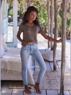 T-shirt à manches courtes avec patte de boutonnage et boutons imitation corne