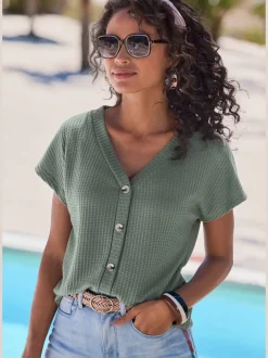 T-shirt à manches courtes avec patte de boutonnage et boutons imitation corne