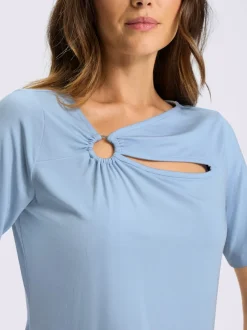 T-shirt à manches courtes col asymétrique avec découpe raffinée
