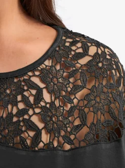 T-shirt à manches courtes empiècement en dentelle