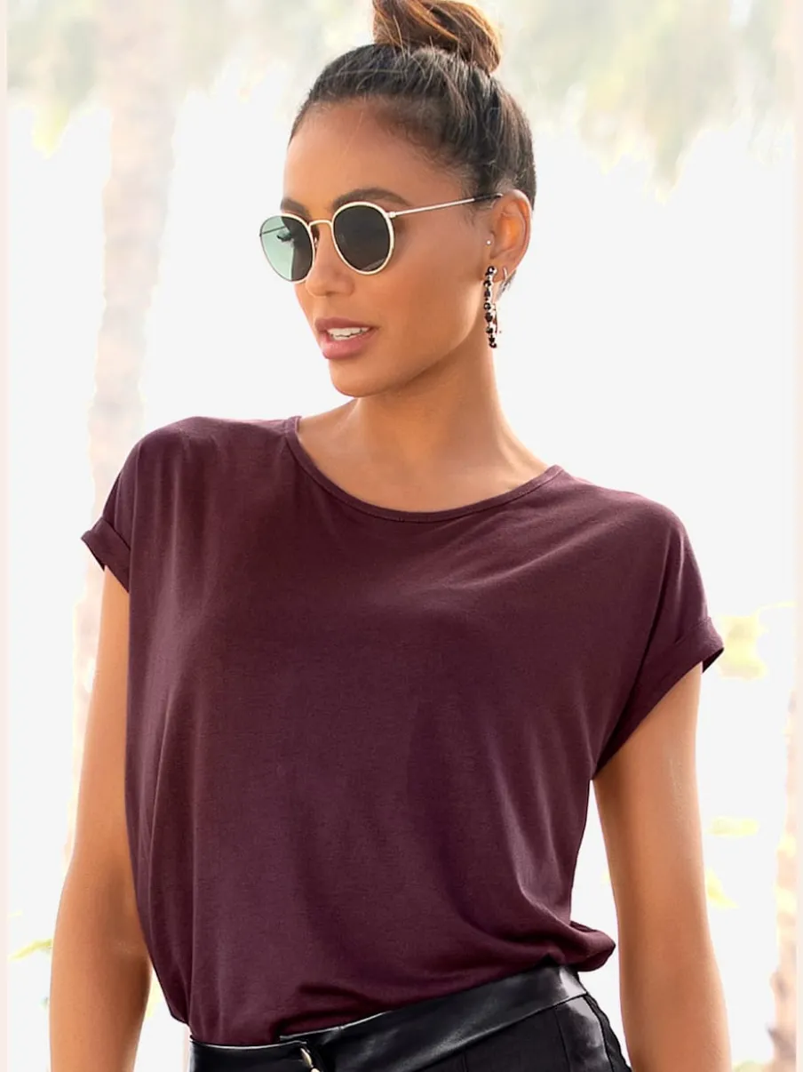 T-shirt à manches courtes encolure ronde avec forme fluide.