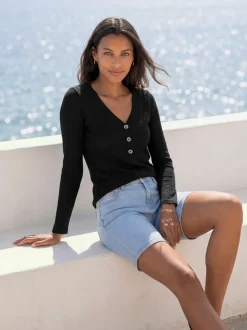 T-shirt à manches longues avec patte de boutonnage et boutons imitation corne