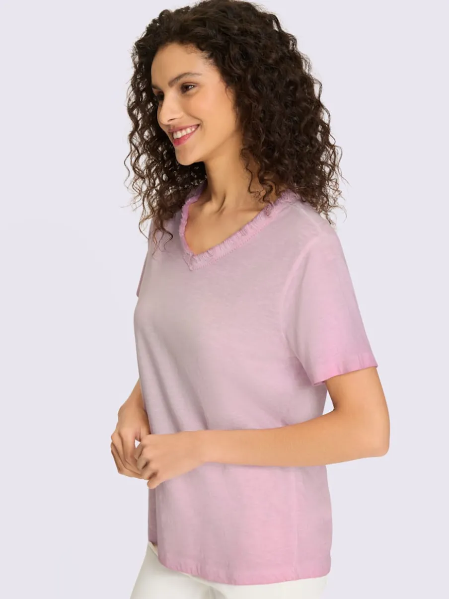 T-shirts avec col en V et manches courtes frangées