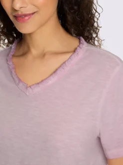 T-shirts avec col en V et manches courtes frangées