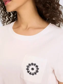 T-shirts avec encolure ronde et poche poitrine brodée