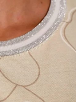 T-shirts à encolure ronde avec rayures et finitions brillantes