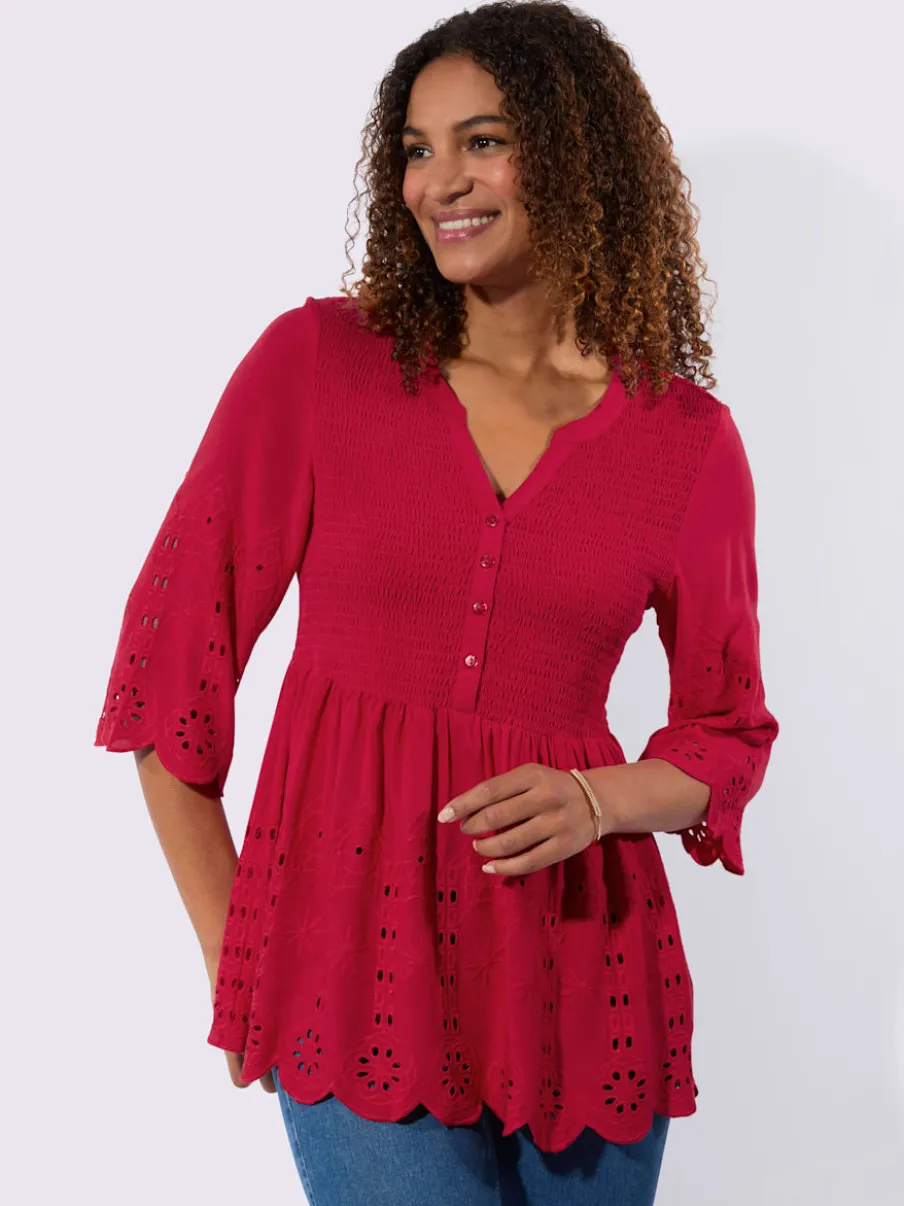 Tunique en dentelle avec col V et manches 3/4 ajourées