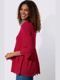 Tunique en dentelle avec col V et manches 3/4 ajourées