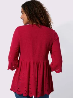 Tunique en dentelle avec col V et manches 3/4 ajourées