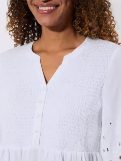 Tunique en dentelle avec empiècements et patte de boutonnage