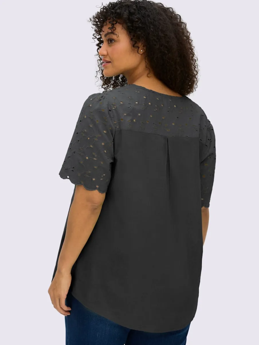 Tunique motif ajouré délicat