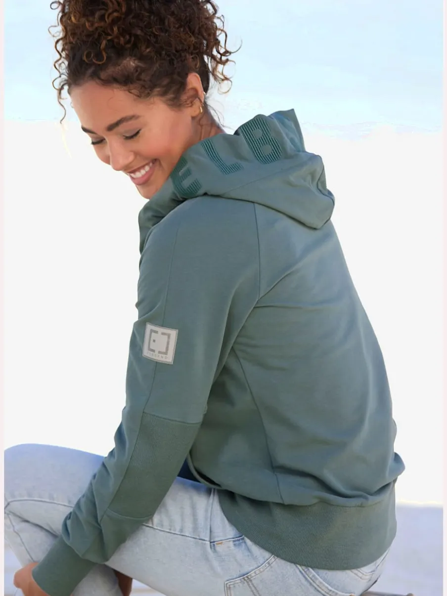 Veste à capuche douce avec poches pratiques et finitions confortables