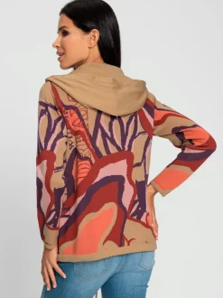Veste à capuche en tricot avec inscription et pierres.