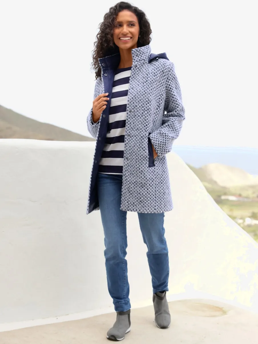 Veste d'extérieur avec capuche amovible et poches.