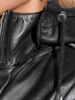 Veste en cuir avec col montant et manches longues