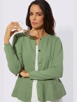Veste en tricot avec encolure ronde et boutons visibles