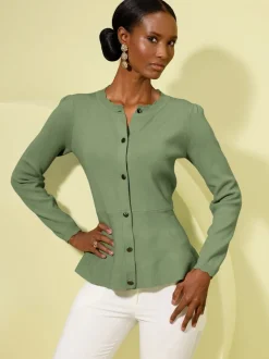 Veste en tricot avec encolure ronde et boutons visibles