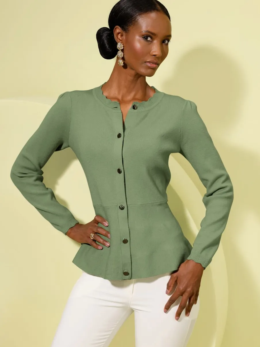 Veste en tricot avec encolure ronde et boutons visibles
