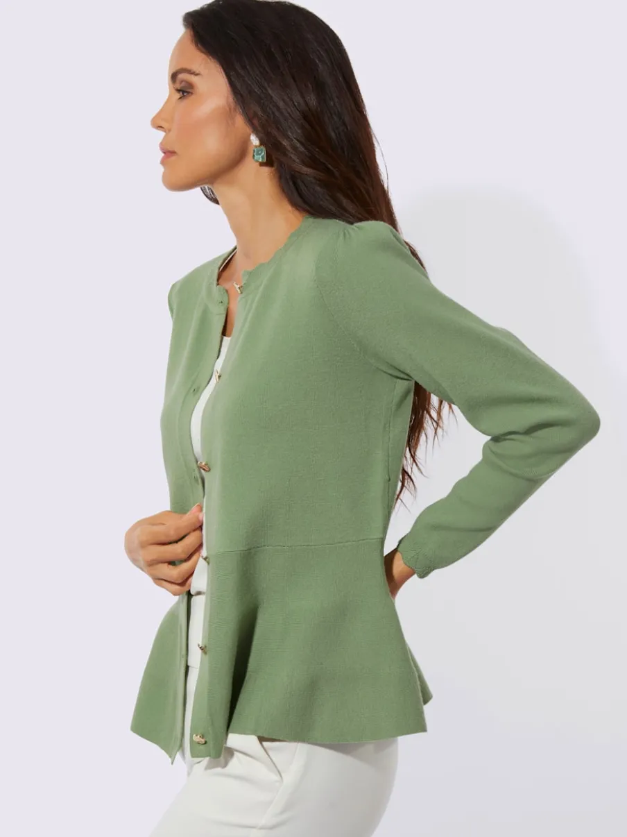 Veste en tricot avec encolure ronde et boutons visibles