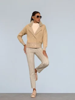 Veste en tricot à col à revers et manches longues avec boutonnières