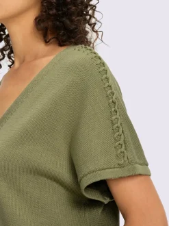 Veste en tricot à col V avec manches courtes et couture décorative