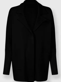 Veste en tricot douce avec col à revers et poches