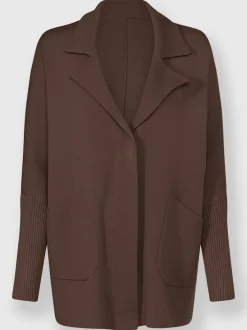 Veste en tricot douce avec col à revers et poches