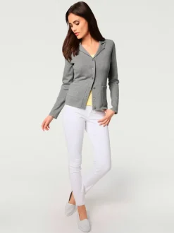 Veste en tricot fin avec poches plaquées et boutons