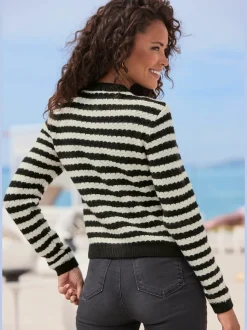 Veste en tricot à rayures avec manches longues et poches décoratives