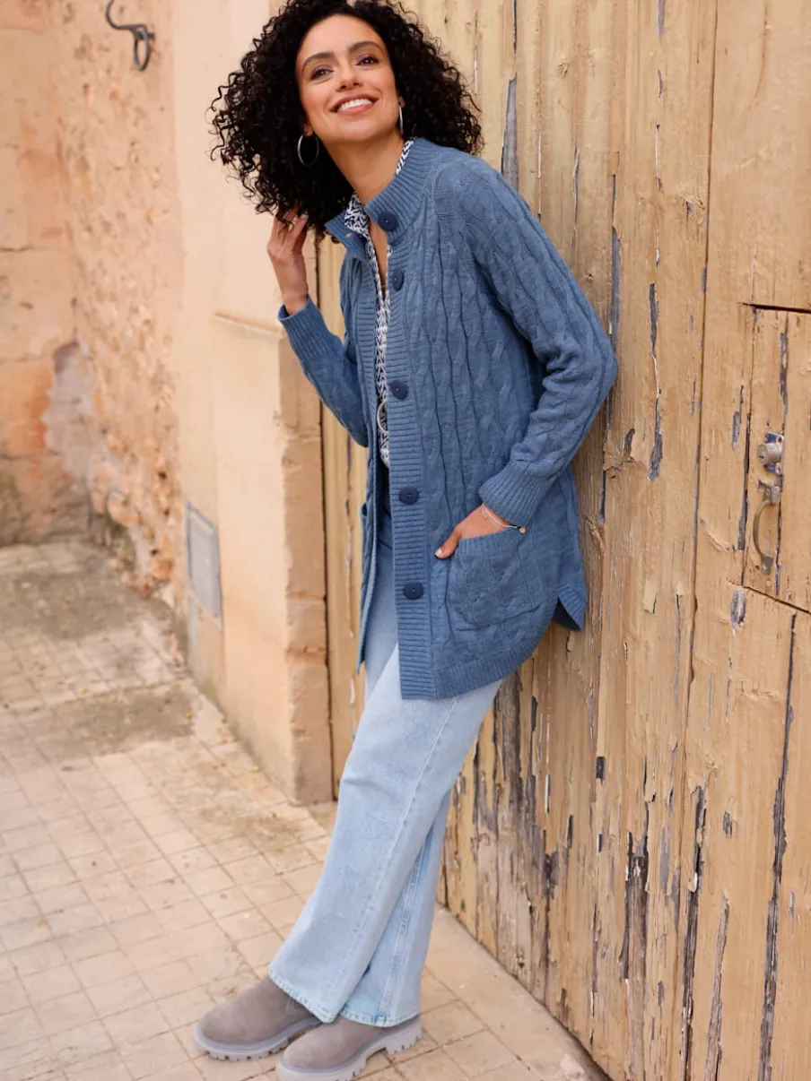Veste en tricot torsadé avec col montant et poches