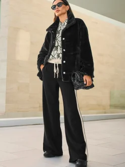 Veste imitation fourrure avec col montant et manches longues
