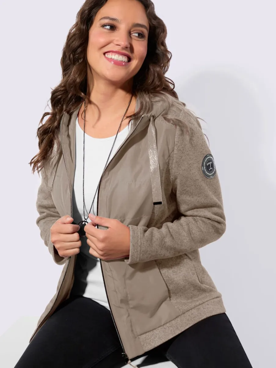 Veste légère avec capuche et poches intégrées élégantes