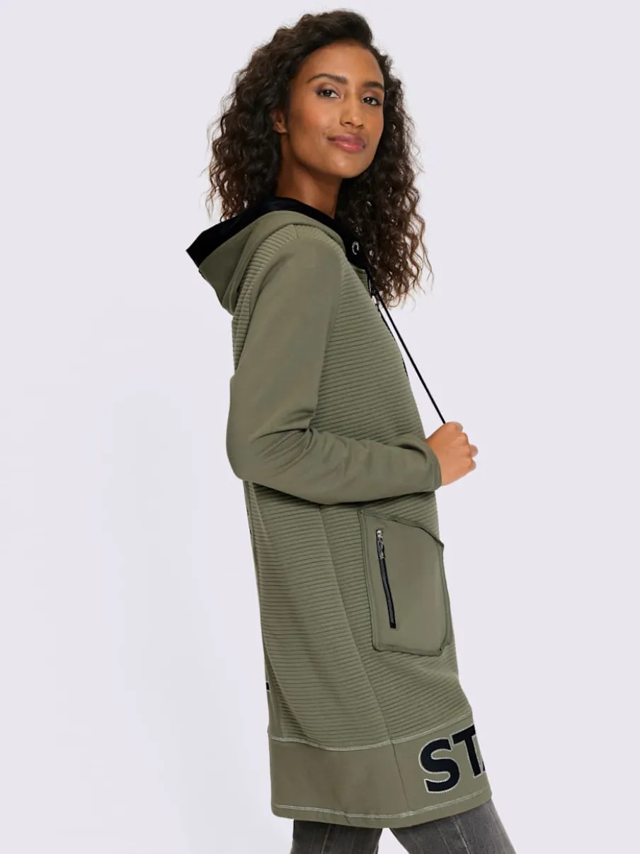 Veste légère avec capuche sportive et poches zippées
