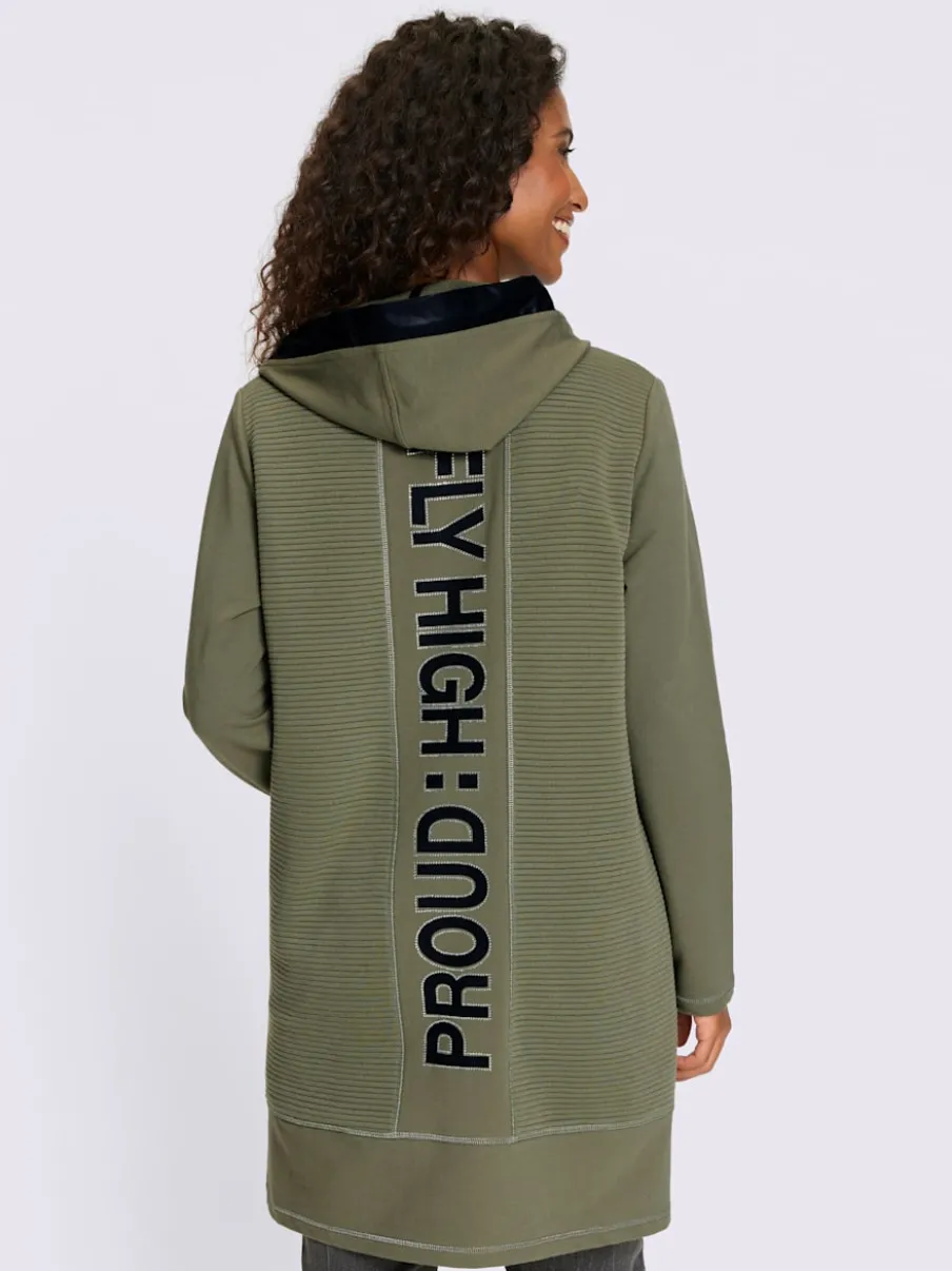 Veste légère avec capuche sportive et poches zippées