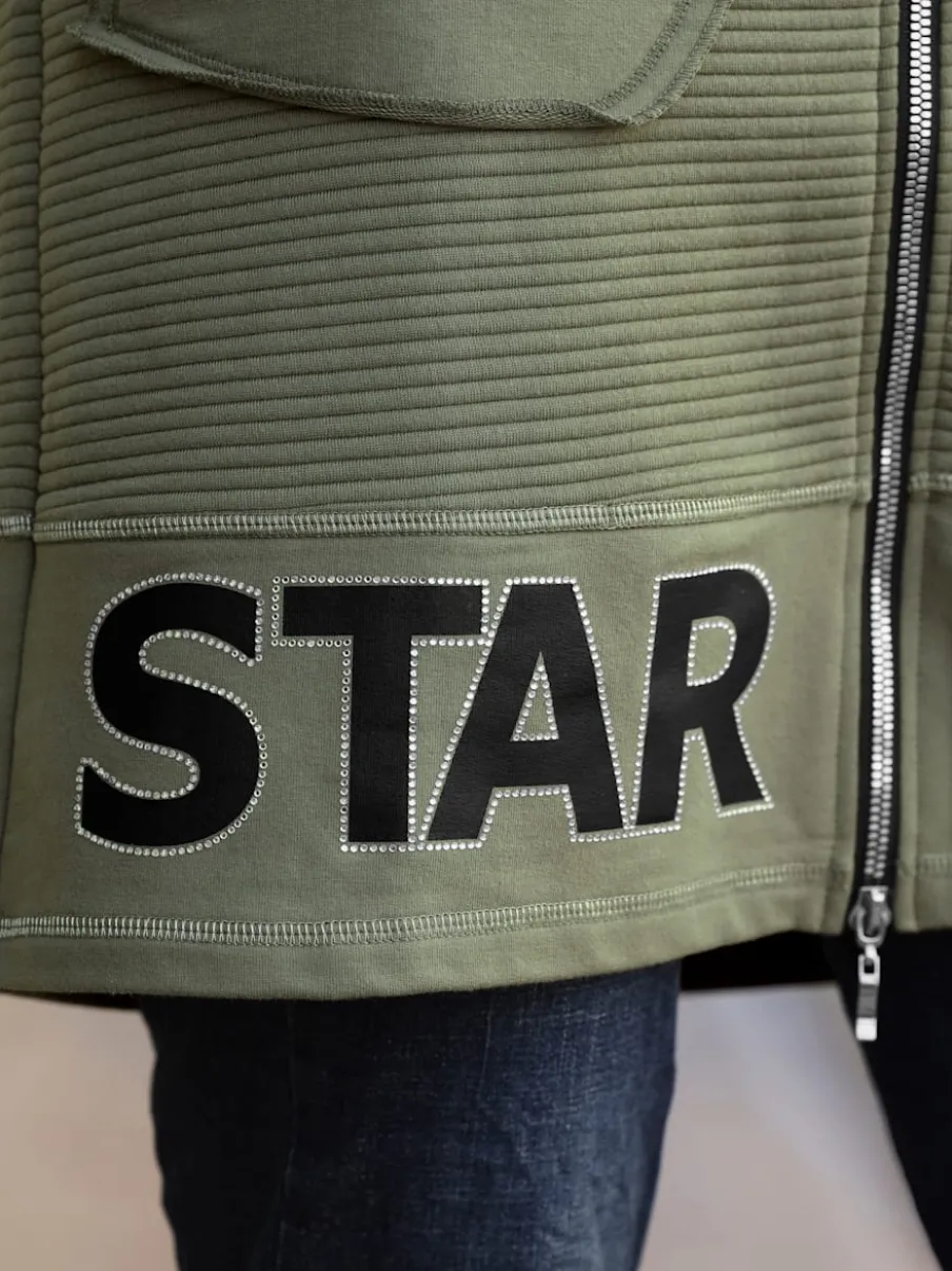 Veste légère avec capuche sportive et poches zippées