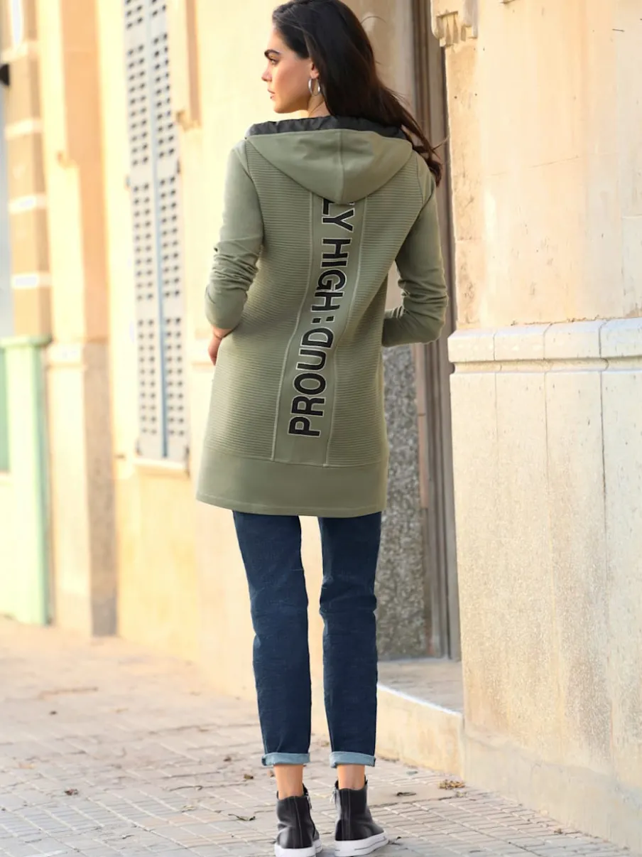Veste légère avec capuche sportive et poches zippées