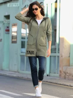 Veste légère avec capuche sportive et poches zippées
