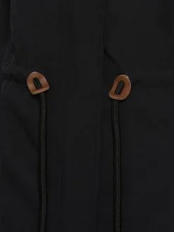 Vestes softshell avec capuche et coutures décoratives