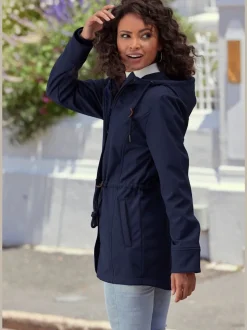 Vestes softshell avec capuche et coutures décoratives