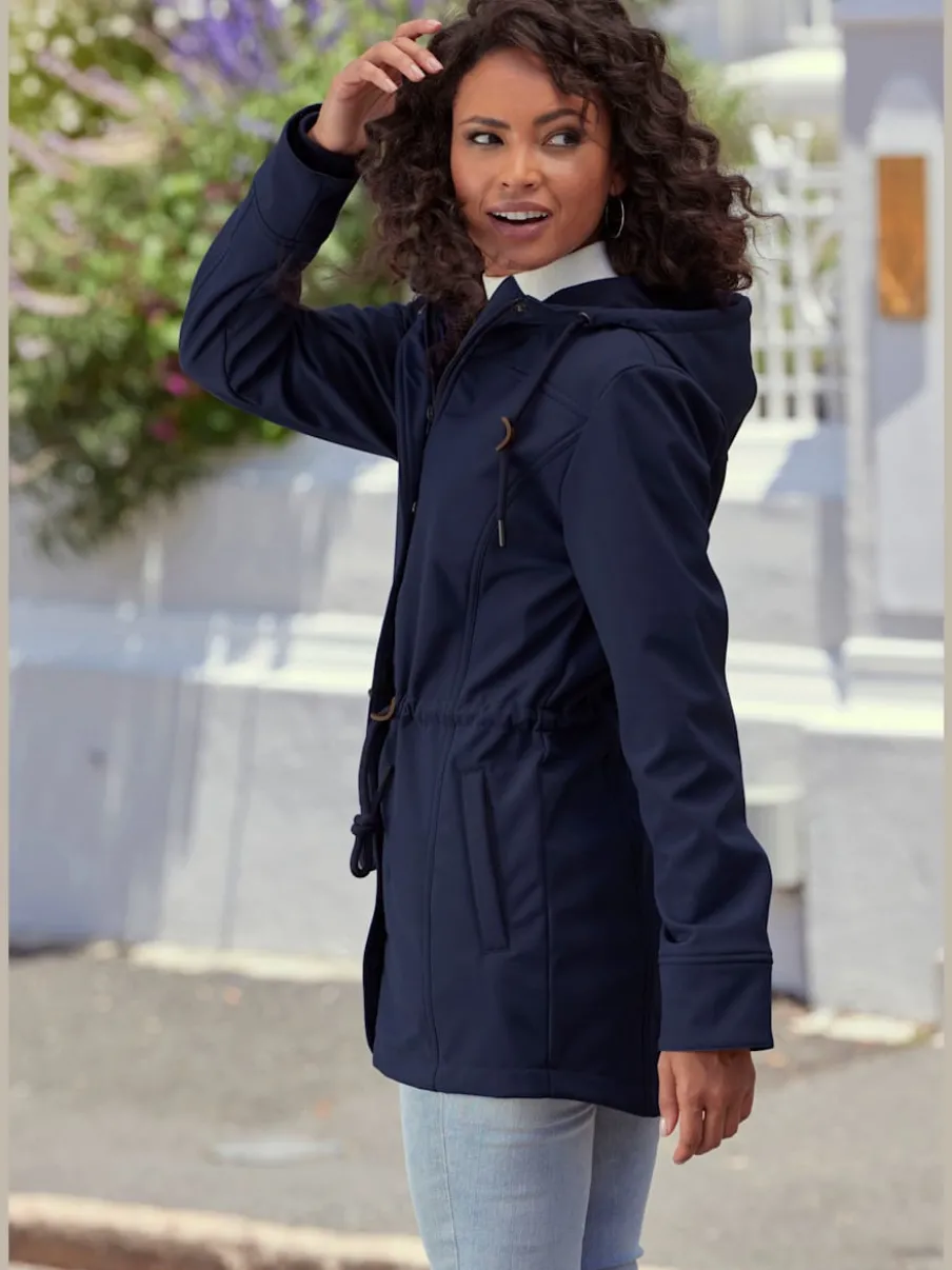 Vestes softshell avec capuche et coutures décoratives
